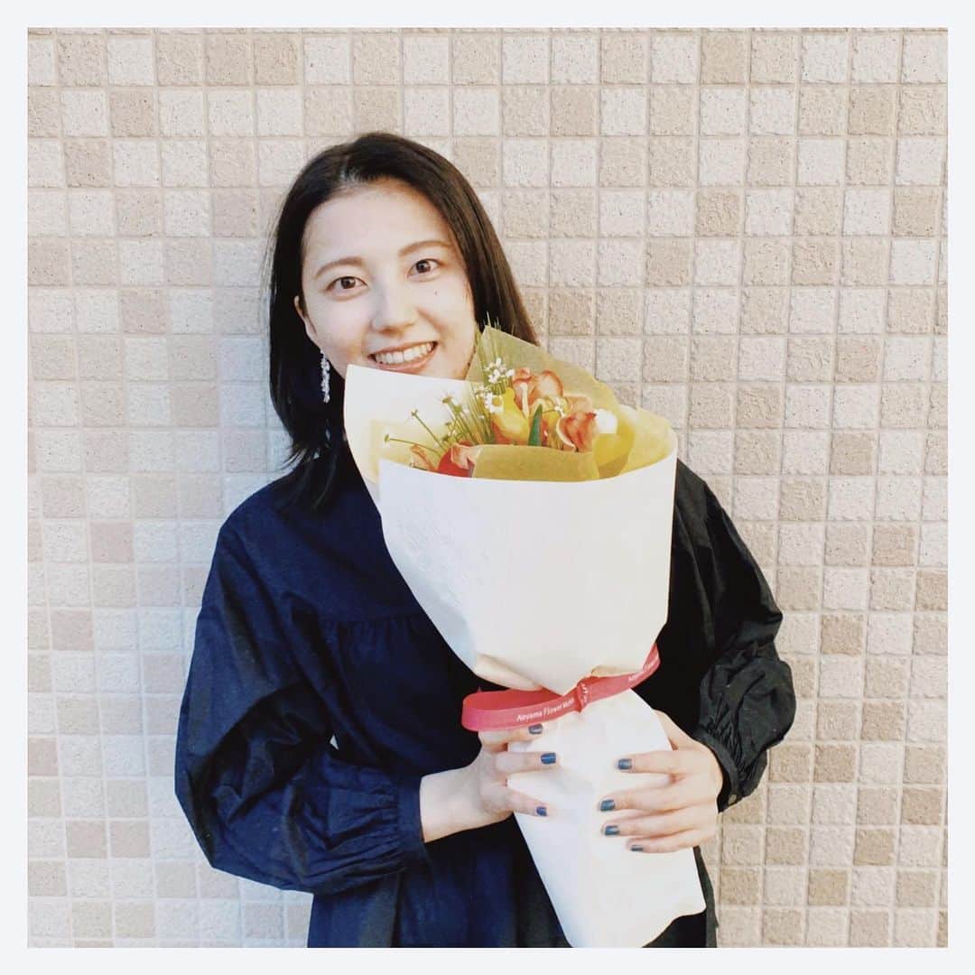 小林優希さんのインスタグラム写真 小林優希instagram 先日は母の誕生日でした 母にあげるお花を さも自分のものかのように お花のプレゼントって 一瞬で儚いけれど とても綺麗だし癒されるし嬉しくて大好きなんです 2月2日 21時21分 Yuki 1130