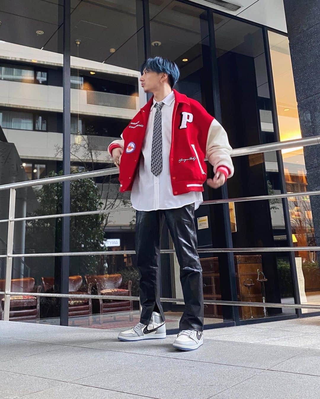 のインスタグラム：「イケてるネクタイ集めたい😇👔」