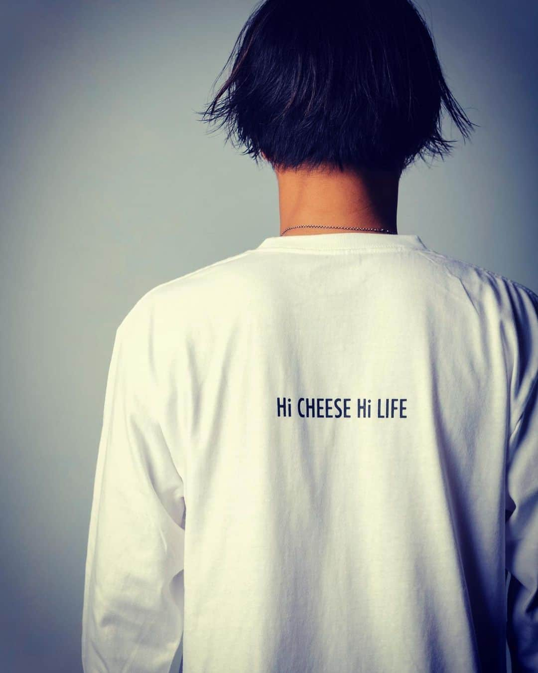 馬場賢治さんのインスタグラム写真 - (馬場賢治Instagram)「Hi CHEESE 鹿児島でみんな大好きenneチーズケーキが新ブランドHi CHEESEの立ち上げを発表しました。 2月13日がenneの4周年ということで、Hi CHEESE第一弾としてL/S TEEが発売されます！ そのモデルを恐縮ながら、わたくしが務めさせていただきました！ 2月13日からenne店頭にて発売されるので、ぜひ皆さんチェックしてくださいね。 kidsもあるので親子コーデも🤙 あーenne行きたいなー！！  #enne #HiCHEESE #最高のチーズケーキ #楽しみな新ブランド #モデル #チーズケーキおじさん #チーズケーキ食べたい #恐縮です #いつか一緒に仕事したい」2月2日 21時24分 - babakenji.0707