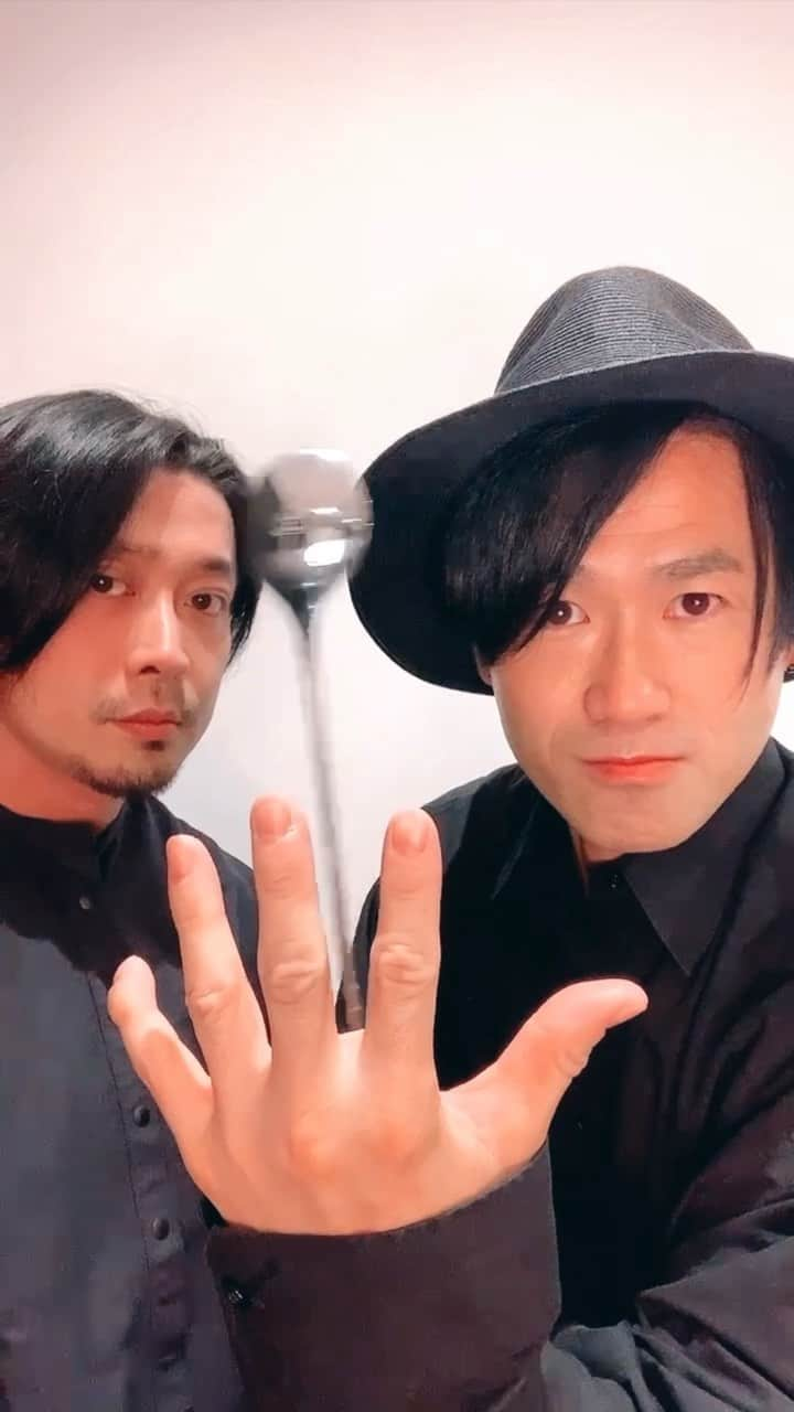 ナオト・インティライミのインスタグラム：「黒マジシャン達!! magicianシンとの第7弾!! #magic#trick#naoto#ナオトインティライミ」