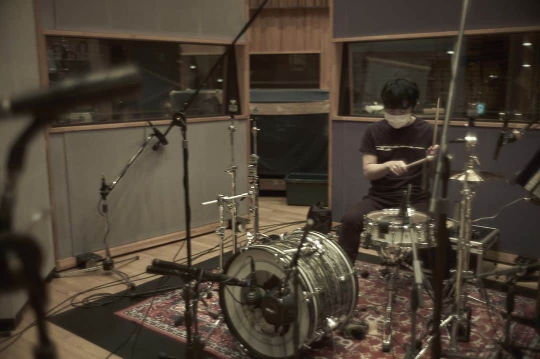 BUMP OF CHICKENのインスタグラム：「レコーディング中です。」