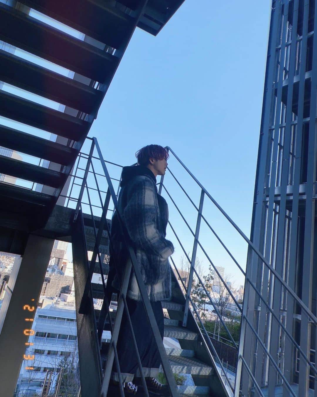 CHIBA（千葉光平）さんのインスタグラム写真 - (CHIBA（千葉光平）Instagram)「Blue coat & sky 🏙  #code #ootd #mensfashion  #nozomiishiguro #nozomiishigurohautecouture #tuki  #shinyayamaguchi #alexandermcqueen」2月2日 21時30分 - _kohei_chiba_