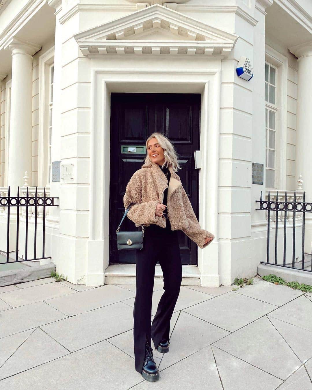 フレンチコネクションのインスタグラム：「Taking our lunchtime walks up a level with faux fur jackets (📷: @indiaamoon).  #FrenchConnection #MyFC」