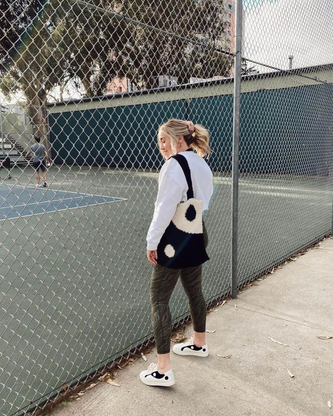 ソルドスのインスタグラム：「double up 🖤🤍 ⁣ 📷: @taylornoellekrause」