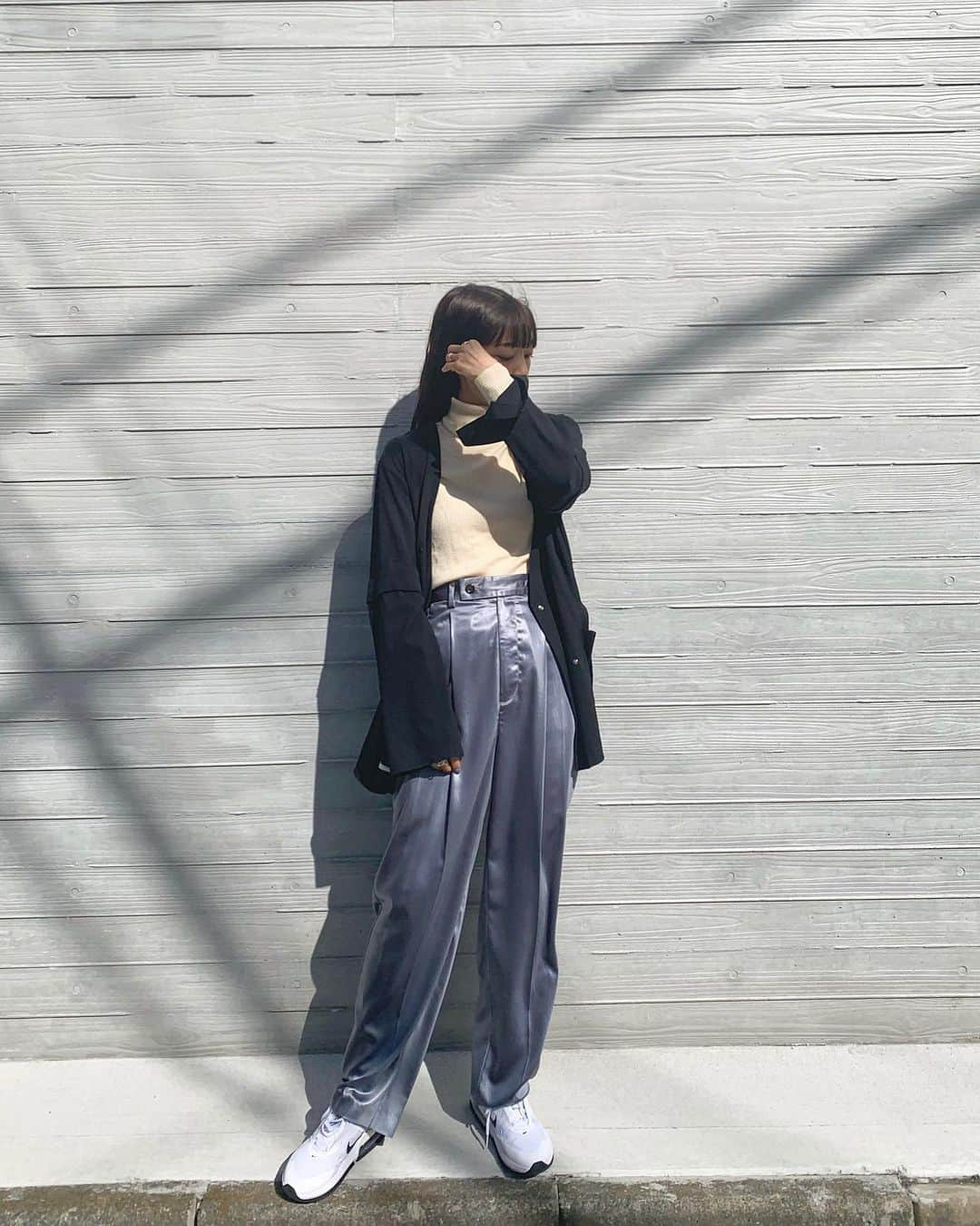 佐藤里緒菜のインスタグラム：「_ 日中は暖かくなってきた気がして もう春服が着たくて堪らない 🍃 ので届いたばかりのパンツをおろした日 @creolme_official  @rosebud_official_   #creolme #ローズバッド」
