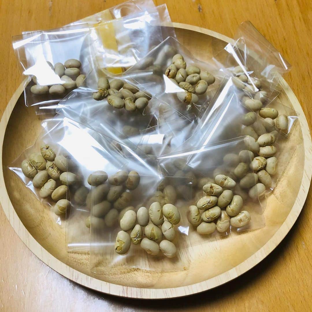 三上市朗のインスタグラム：「今年の豆まきは豆を小分けにしてまこうと思います。コロナ対策です。 #節分　#豆まき」