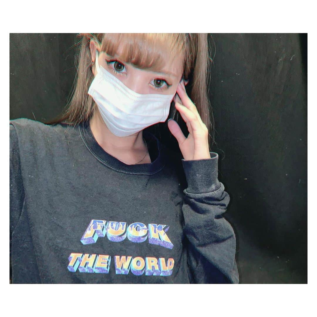 中川ジュリアさんのインスタグラム写真 - (中川ジュリアInstagram)「久しぶりに着た @supremenewyork #fucktheworld」2月2日 21時48分 - julia05_23