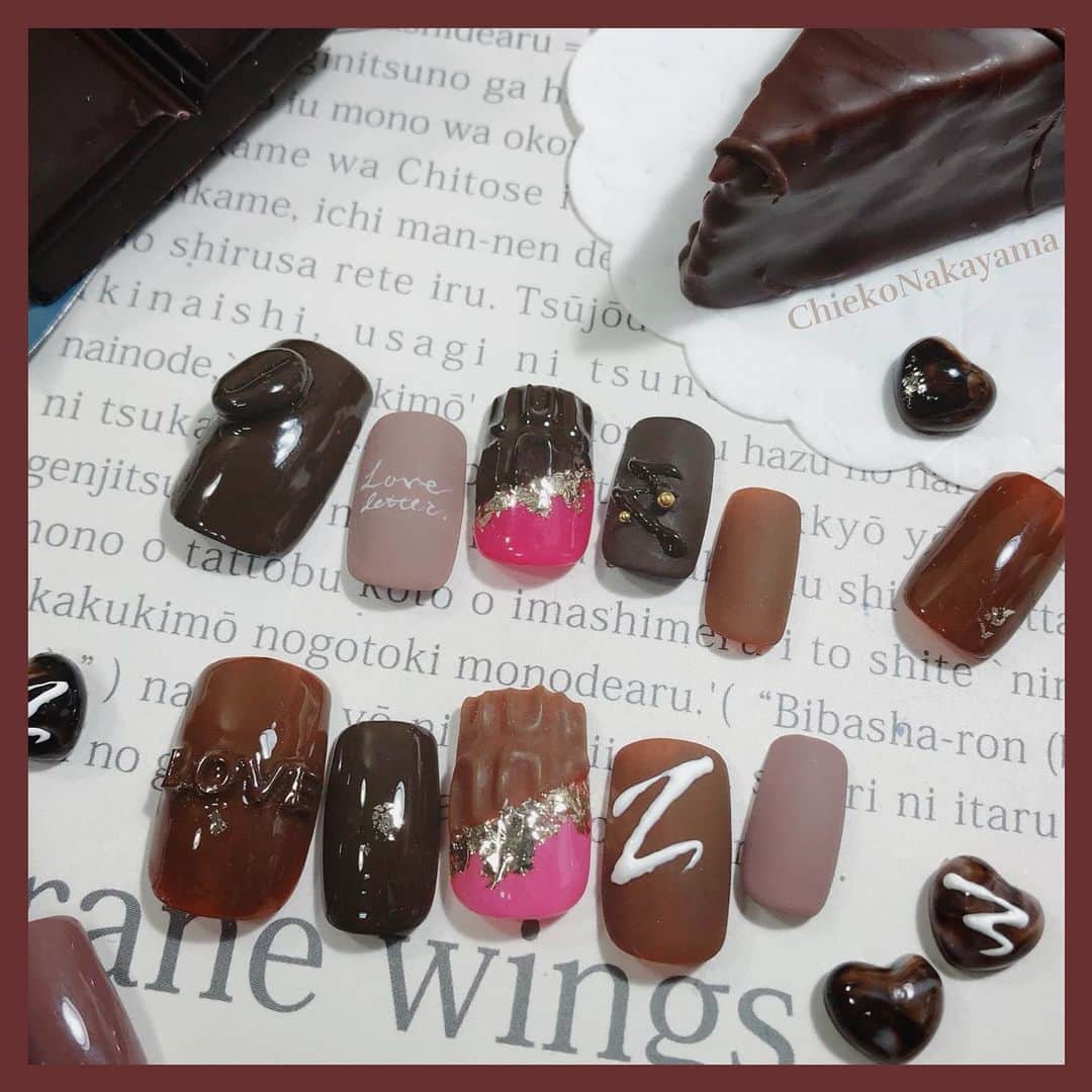 なかやまちえこのインスタグラム：「chocolate nails.⠀  #nail #nails #nailart #ネイル #美甲 #ネイルアート  #japanesenailart #manucure #japanesenails #manicurist #gelnails #أظافر #네일아트 #미용 #vẽmóng #valentinenails #バレンタインネイル #バレンタイン #valentine #チョコレート #チョコネイル #chocolate #chocolatenails @bettygel_official @kimagure_cat_whim @prexyofficial」