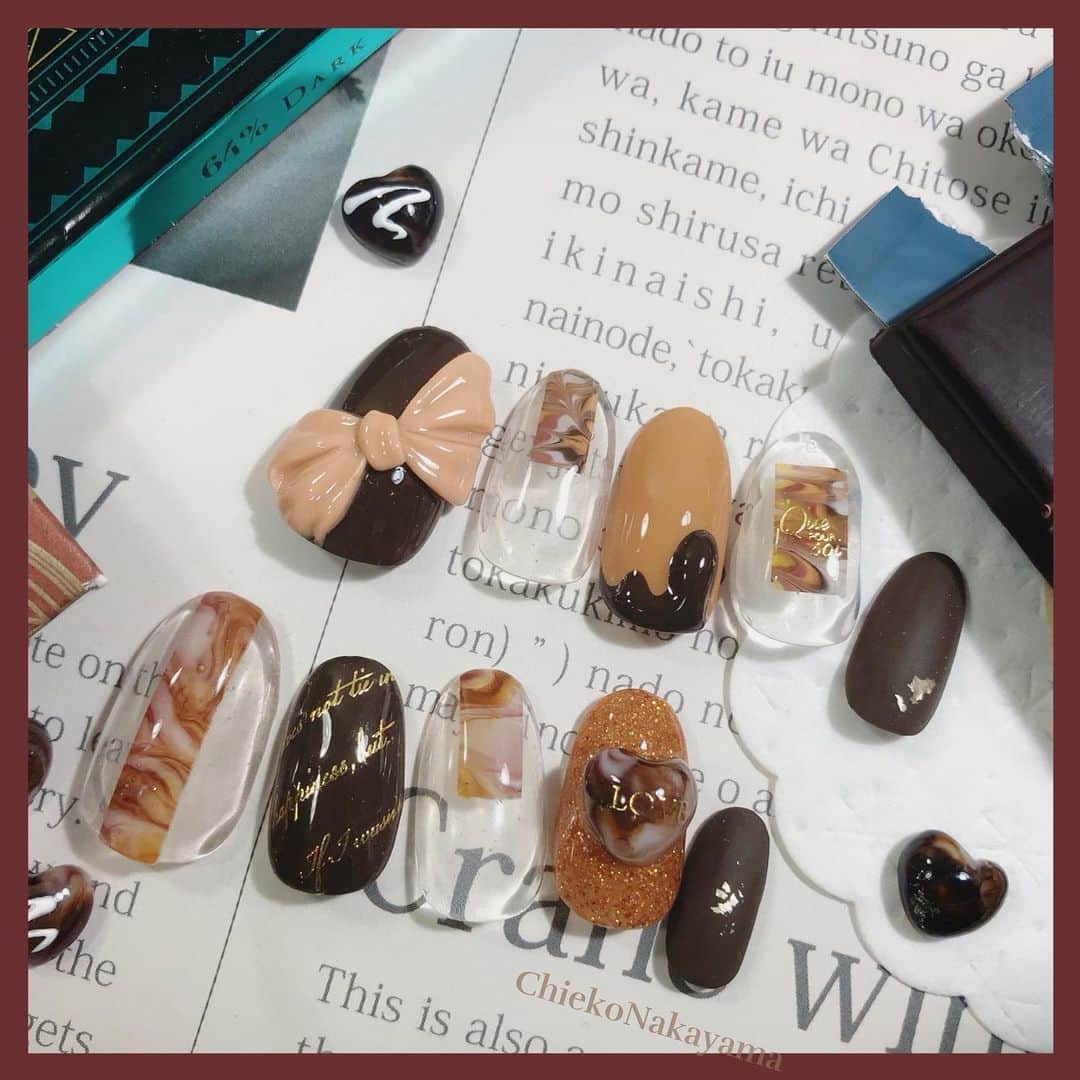なかやまちえこのインスタグラム：「大人 chocolate.⠀  #nail #nails #nailart #ネイル #美甲 #ネイルアート  #japanesenailart #manucure #japanesenails #manicurist #gelnails #أظافر #네일아트 #미용 #vẽmóng #valentinenails #バレンタインネイル #バレンタイン #valentine #チョコレート #チョコネイル #chocolate #chocolatenails @bettygel_official @kimagure_cat_whim @prexyofficial」