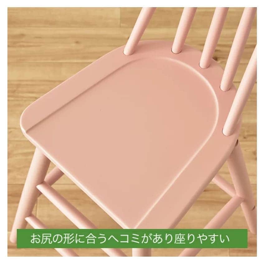 kidzoo+さんのインスタグラム写真 - (kidzoo+Instagram)「【キッズウィンザーハイチェア KDC-3442 】 ウィンザーチェアは17世紀のイギリスで作られた伝統的なチェアです。背面の美しいデザインが特徴的な椅子です。座面はお尻のかたちに合うヘコミがあり、座りやすくなっています。弧を描くように丸みのある背もたれと桟がからだを受け止めてくれます。 —————————————————————— 商品の詳細はプロフィールのURLからご覧いただけます！ ☛ @kidzooplus  #kidzoo #kidzooplus #キッズチェア #チェア #子育てママ応援 #家具 #子供用家具  #名古屋 #子供 #kids #kidsroom #ダイニングチェア #ハイチェア #子供部屋 #子供部屋インテリア　#キッズウィンザーハイチェア #食事　#チャイルドチェア #アームレスチェア #お家時間に #贈り物 #子供のいる暮らし」2月2日 22時00分 - kidzooplus
