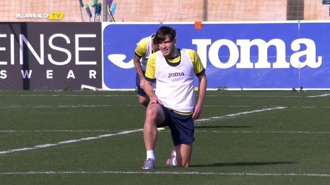 ビジャレアルCFのインスタグラム：「El lateral derecho @andreiflorin10 ya trabaja junto al resto de sus compañeros del Submarino.  Right-back @andreiflorin10 is now training alongside his Yellow Submarine team-mates.  #Villarreal #futbol #football #soccer」