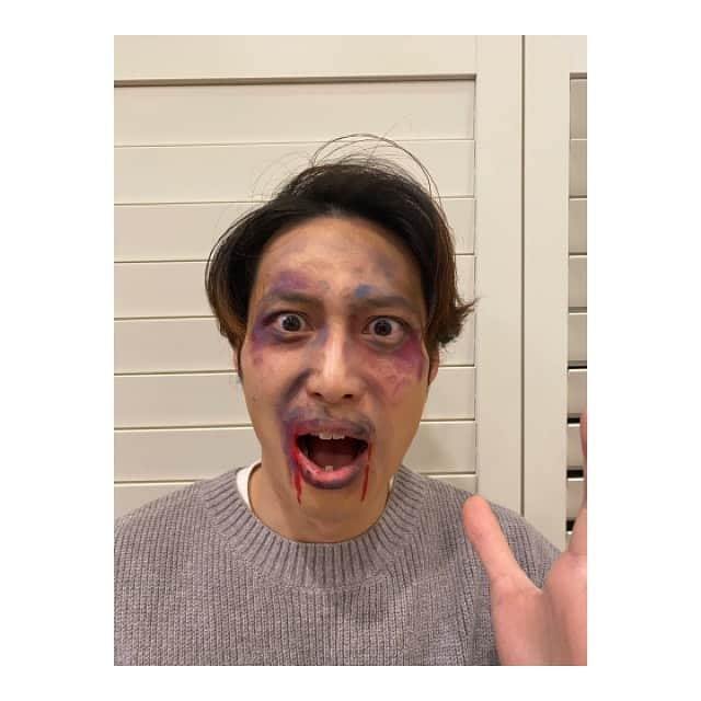 瀬奈じゅんさんのインスタグラム写真 - (瀬奈じゅんInstagram)「﻿ ﻿ 我が家にも鬼が来ました。﻿ ﻿ 鬼の仮面の下にリアルゾンビメイクを施し、本気で３歳児を倒しにかかる、大人げない大人。﻿ ﻿ 所が鬼の仮面を取った瞬間、息子……大爆笑。﻿ ﻿ 一枚上手な３歳児でございました。﻿ (でも爆笑しながらも腰が引けてた事、母は見逃さなかったけどな笑)﻿ ﻿ ﻿ #節分　﻿ #リアル鬼　﻿ #一枚上手 な　﻿ #3歳児　﻿ #爆笑しながら　﻿ #汚れてるよ！　﻿ #だって笑　﻿ #千田真司　﻿ #瀬奈じゅん」2月2日 21時56分 - junsena_official