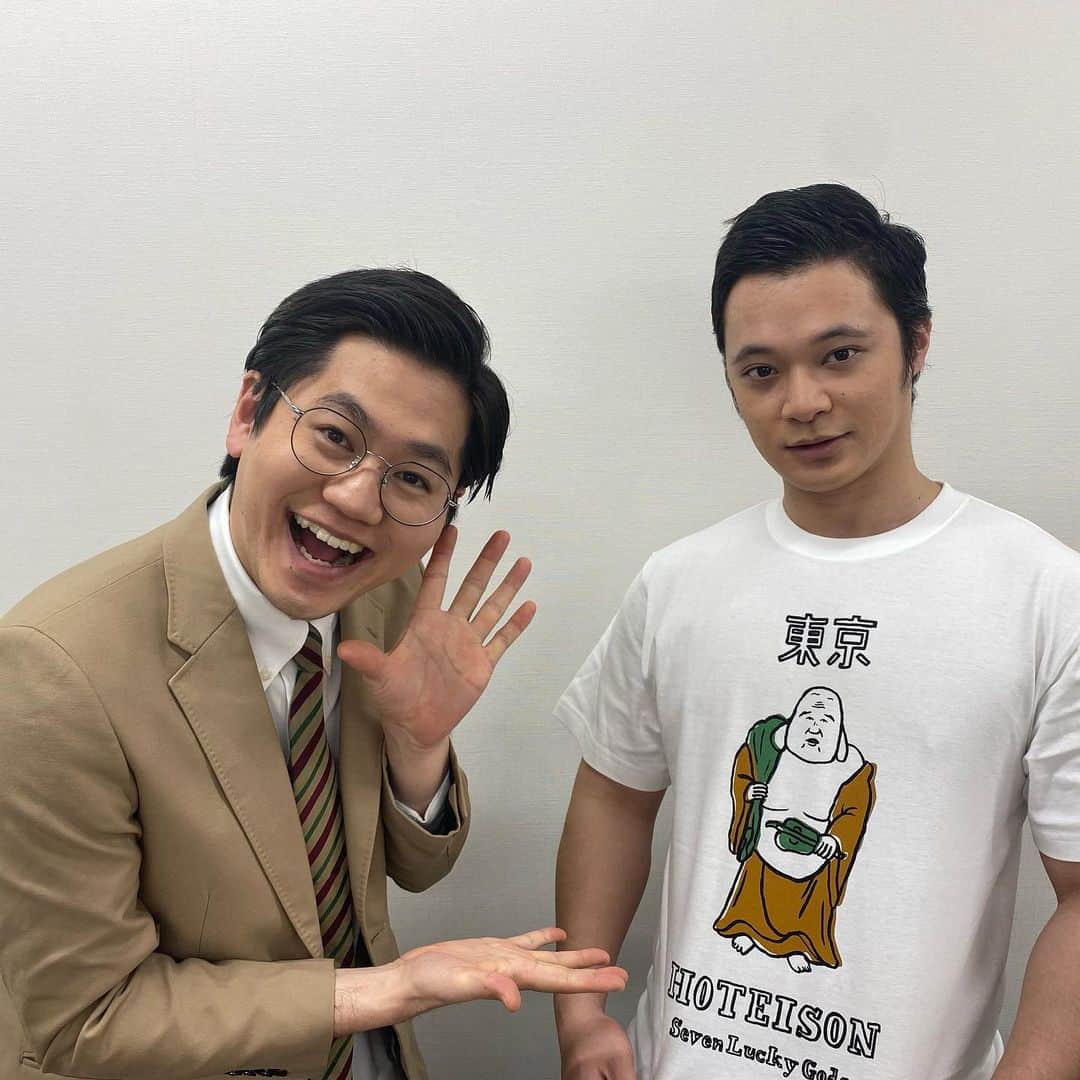 たけるのインスタグラム：「M-1で松本さんにいじってもらったホテイソンTシャツ  東京ホテイソンverをBEAMS JAPANさんが特別に作ってくださいました！！  めちゃくちゃ非売品！！ ありがたや！！  M-1様様！！ BEAMS JAPAN様様！！  元々のホテイソンTシャツも再入荷したらしいので欲しい人はBEAMS JAPANのサイトで是非買ってみてね！！  #東京ホテイソン #たける #ショーゴ #m1 #Tシャツ #相席食堂 #爆死」