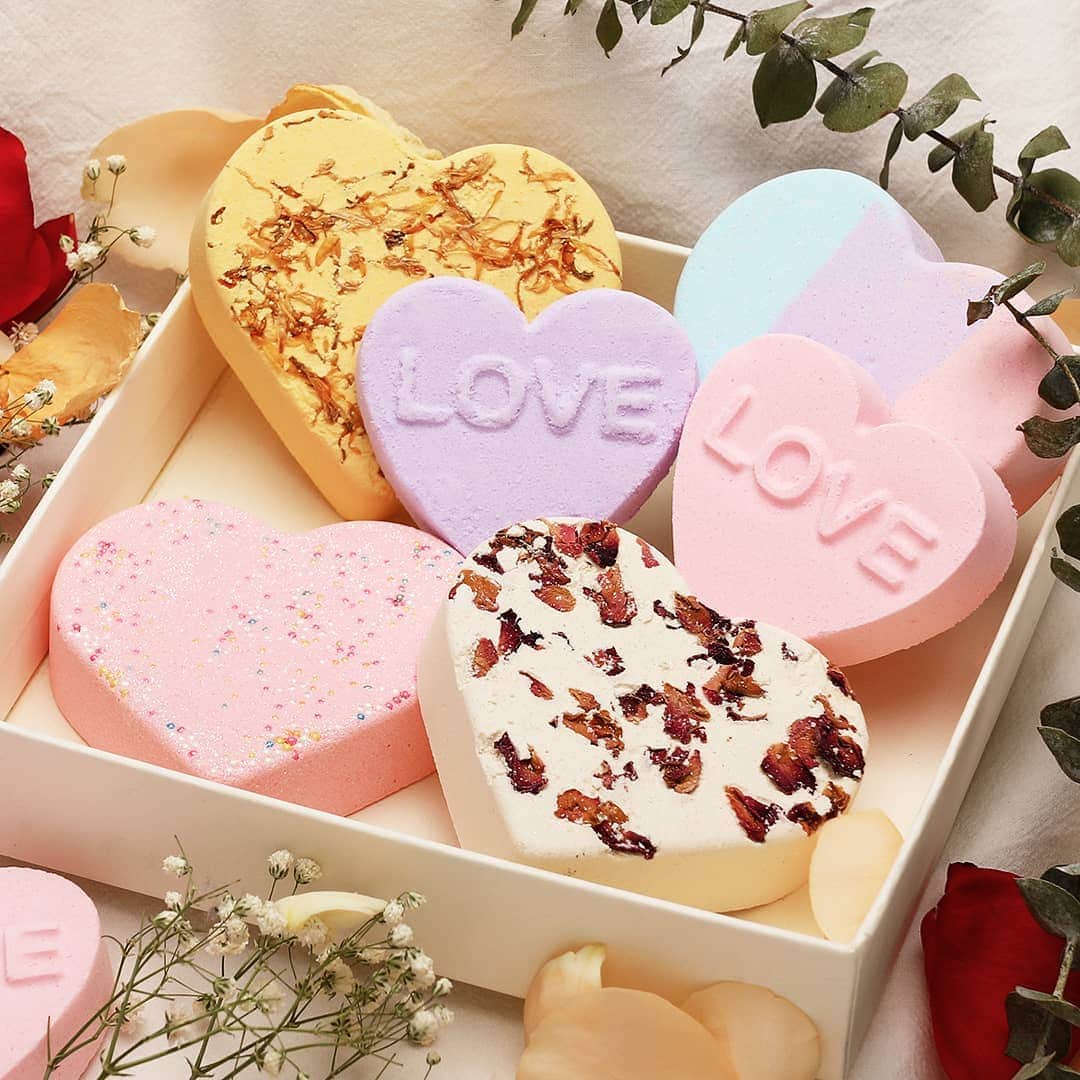 SHEINのインスタグラム：「Share the love! 🛁✨   Search ID: 2081821, 2081825, 2081839, 2081827, 2081833  Currently available at SHEIN US, UK, FR, DE, IT, ES, NL, SA, AE, QA, BH, KW, OM, RU, CA, IL #bathbomb」