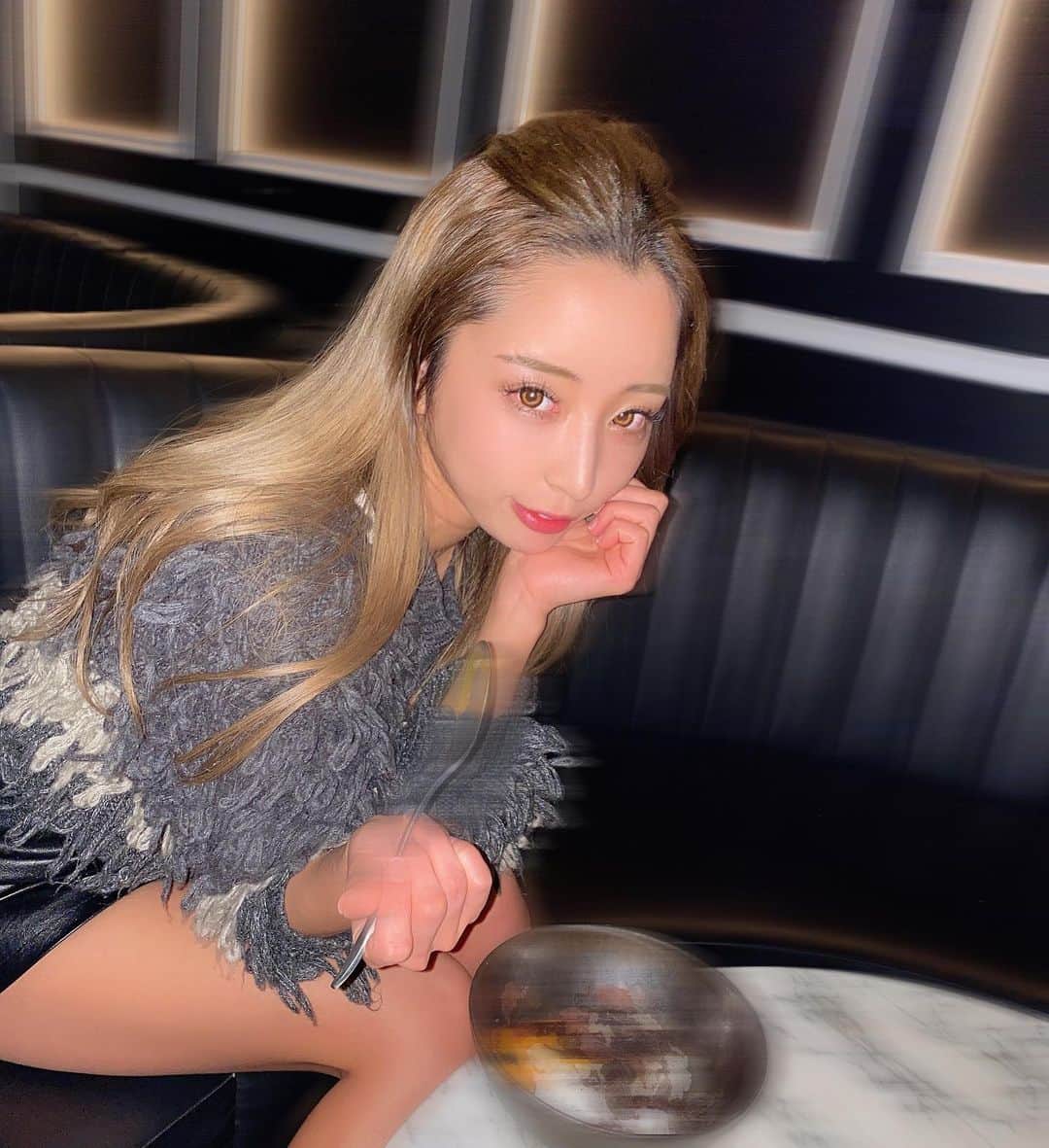 石田みかのインスタグラム：「. . 今日は朝からオーディションいって 仕事してって忙しい1日だた😌 基本的に仕事の時は 肌に負担かけたくないがために すっぴんでいるんだ〜🥺🥺 （社会人としてはきっと不適切） 朝からしっかりメイクする OLさんは本当に素晴らしい😢.. . . . #ラウンドガール #筋トレ女子 #ダイエット生活 #グラマラスボディ #美尻トレーニング #ジム活 #ジムウェア #トレーニングメニュー #ボディメイク女子 #スクワット #ウェイトトレーニング #体重公開 #減量メニュー #キックボクシング #ボクシング女子 #japanesegirl #japanese #tokyo #日本女孩 #我的最愛」