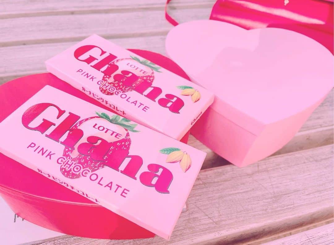 桧垣果穂のインスタグラム：「Ghanaのバレンタインのチョコレート可愛すぎて箱集めてる🍓💗」
