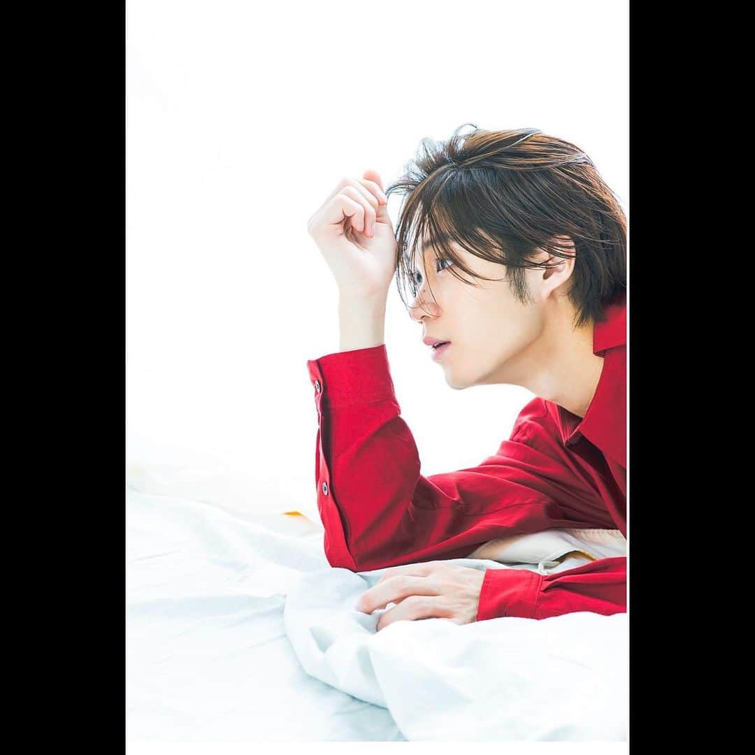 磯村勇斗のインスタグラム：「.  「CM NOW BOYS VOL.11」  本日発売」