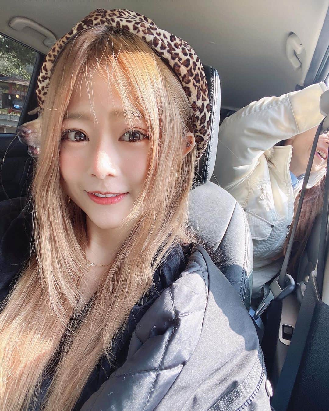 徐薇涵（Wei Han Xu）さんのインスタグラム写真 - (徐薇涵（Wei Han Xu）Instagram)「跟春還有肉子另類的合照 兩位在後面都笑呵呵呢 ♡」2月2日 22時22分 - pppig