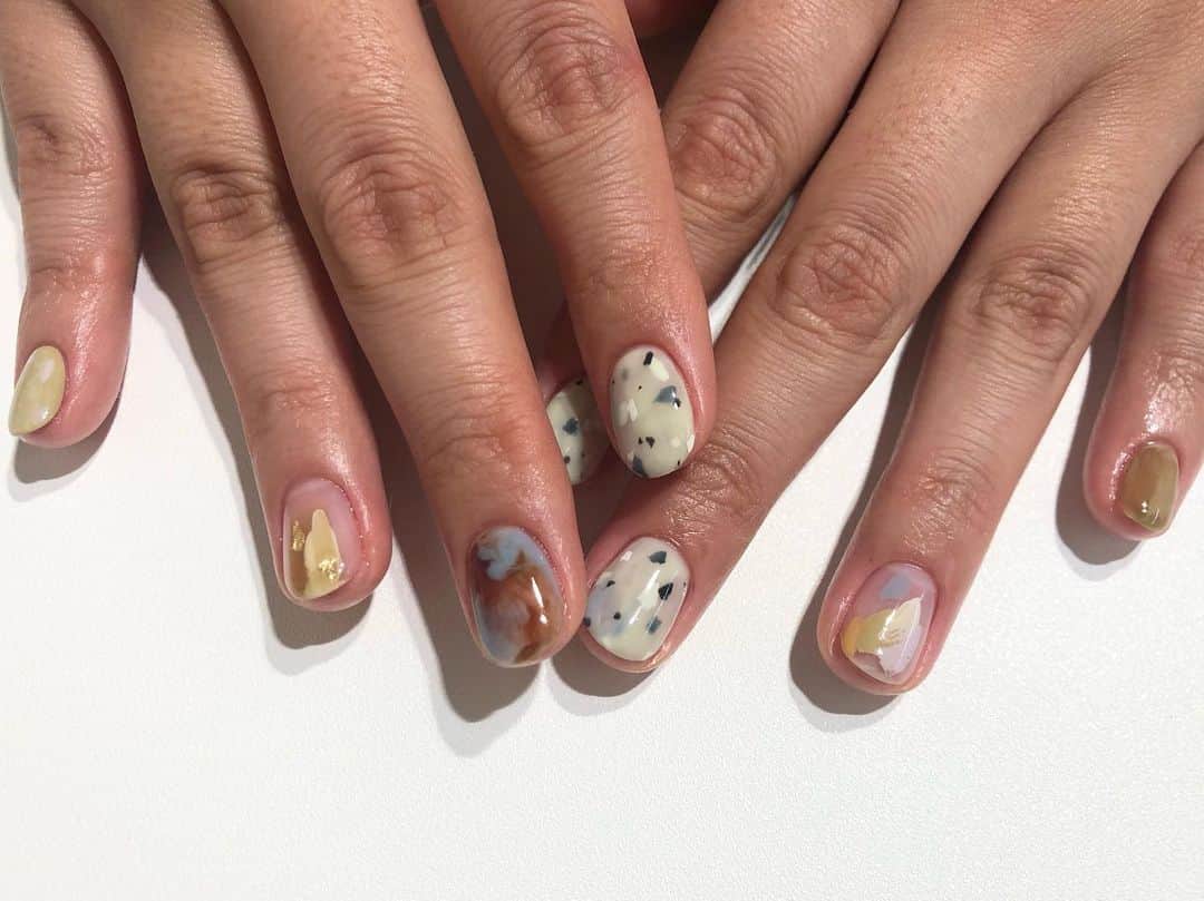 関根祥子のインスタグラム：「🪐✴︎🫐🪨🤍  #mojonail #nails」