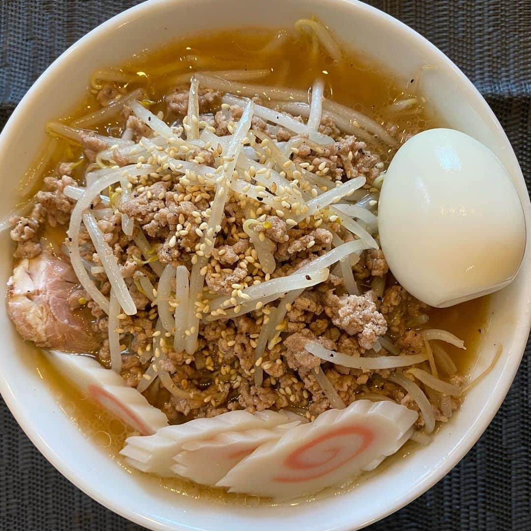 向山毅のインスタグラム：「自作ラーメン #ラーメン #ラーメン好きな人と繋がりたい #こうきのグルメ #豚肉もやし味噌ラーメン #家ラーメン」