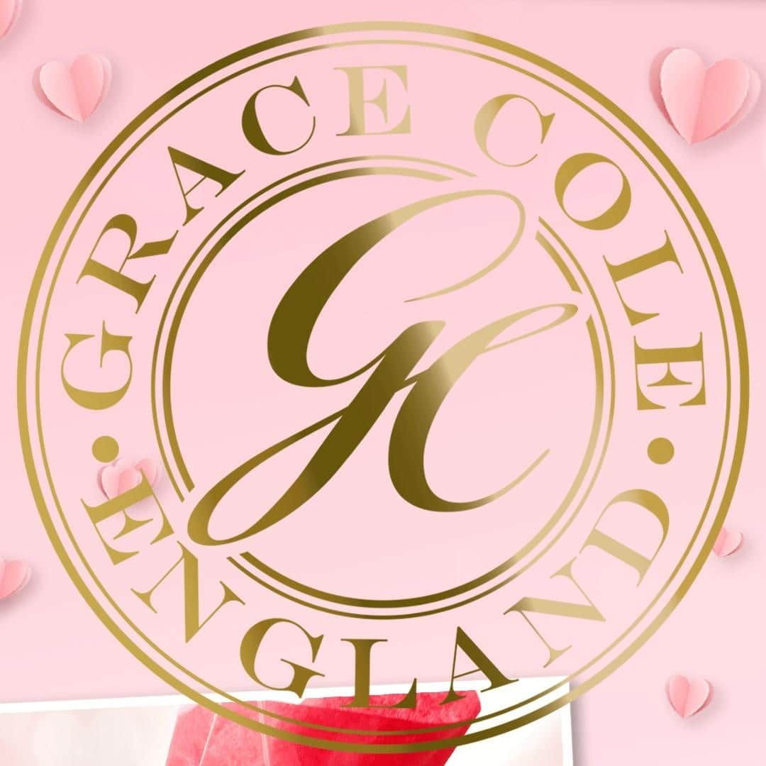 Grace Coleのインスタグラム：「💗💗 All you need is Grace Cole this Valentine's 💗💗  #valentines #valentinesdaygift #valentinesgift #happyvalentinesday #valentinesday #valentinesgifts #valentinesdaygifts #valentinesweek #valentines_day #valentinesweekend #happyvalentines #valentinespecial #stvalentinesday #valentinesday❤️ #valentinesgiftforher #valentinesideas #valentinesdaygiftideas #valentinesdayiscoming #valentinespresent #bodycare #bodyskincare #giftset #giftsets #loveisintheair #loveintheair」