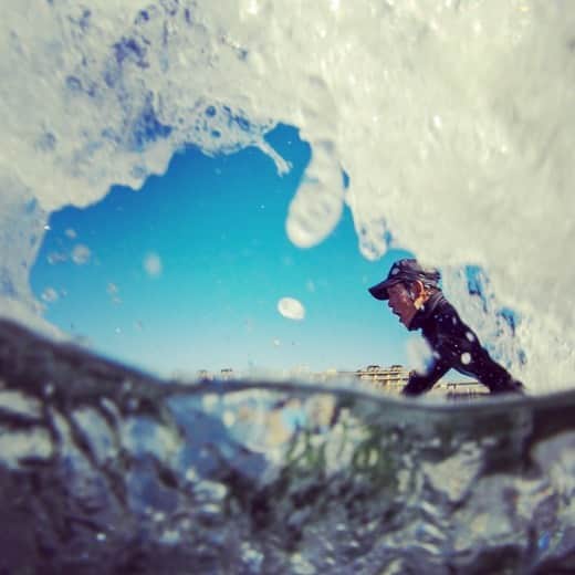 駿河太郎のインスタグラム：「あーサーフィンしたい… photographer @bobbyschaub_photography   surf session with @yuzurushinjo  @uminosuke3150   心大きなく（訂正） 心置きなくサーフィンしたい…」