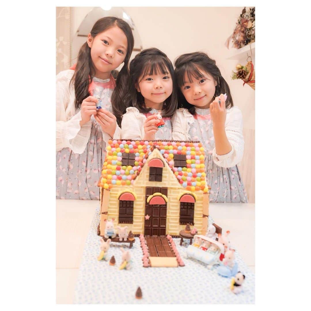 Yukiさんのインスタグラム写真 - (YukiInstagram)「2月もよろしくお願いします✩.*˚  バレンタイン🍫も近づいてるので お菓子作りにハマってます☺️✨  @sylvanianfamilies_jp のアンバサダーとしてmeijiのチョコで、家づくりにチャレンジしました✨  チョコのおうち🏠は建てるのがむずかしかったけど三姉妹とにぎやかに楽しく過ごせました✨  今日は恵方巻きを作ったり、連日一緒に作ってるかも☺️✨  🐰赤いおうちのキャンペーンは ストーリーズにも詳細を載せますね☺️💕」2月2日 22時41分 - yukikuu96