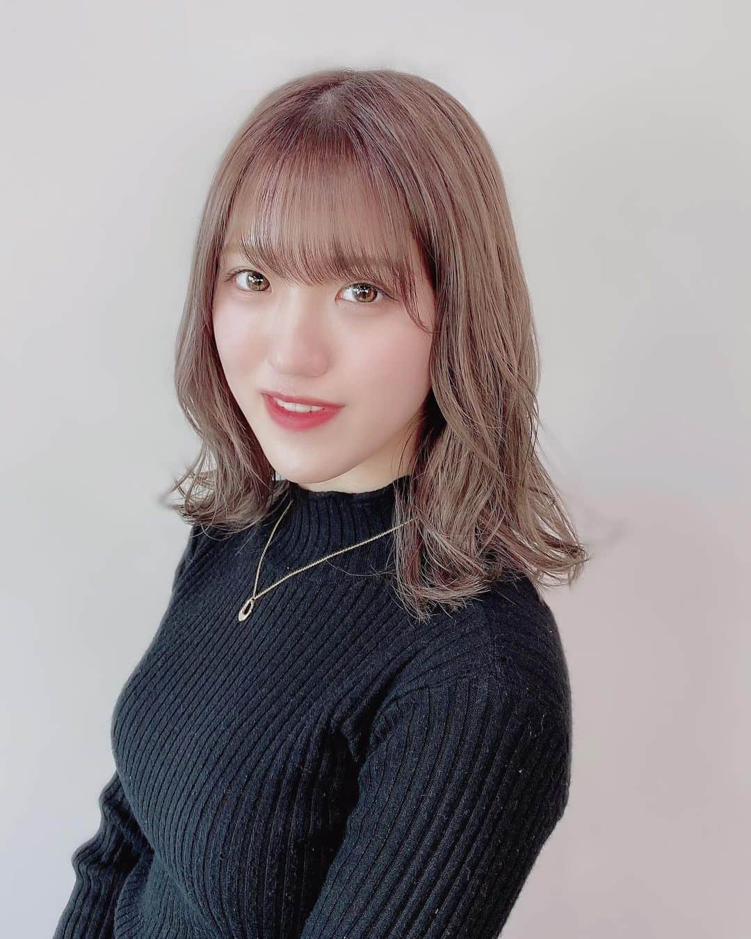 横山なつみのインスタグラム：「染めました 🍂🤍」