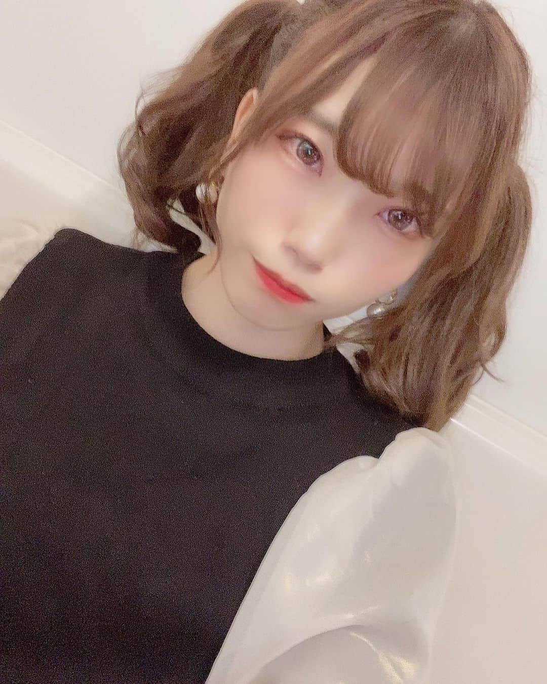 石原美沙紀のインスタグラム：「恵方巻き売ってなかった。。。🥺節分気分を味わいたかったので筒状の家にあるもので代用しました😖  #instagood #instalike #instafashion #japanesegirl #cute #自撮り #自撮り女子  #ガーリー  #アイドル #地下アイドル #今日のコーデ #ファッション #selfie #followｍe #likeforlikes  #ピンクヘアー #ピンクブラウン #ヘアアレンジ #ヘアスタイル #サロンモデル #salon #salonmodel #恵方巻き　#節分　#ツインテールの日」