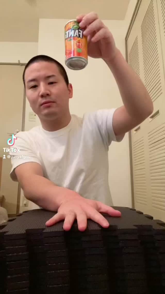 のインスタグラム：「A man who does not feel pain 痛みを感じない男」