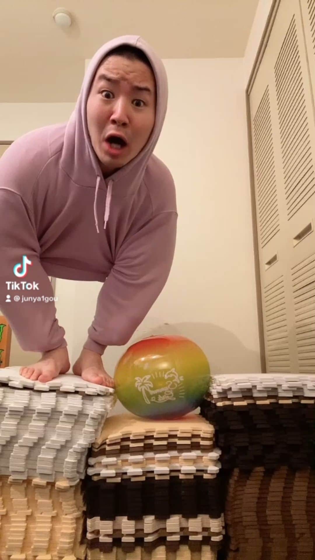 のインスタグラム：「HOODIE CHALLENGE パーカーチャレンジ」