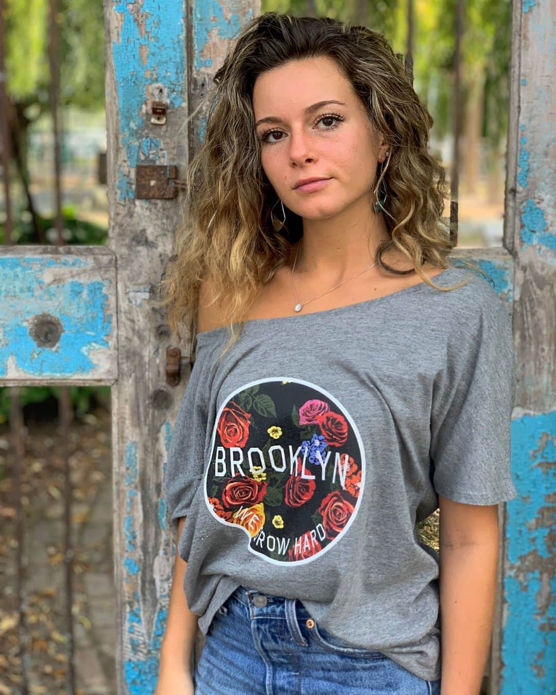 ブルックリンインダストリーズのインスタグラム：「Madison in We Grow Hard. STAY WARM. Spring is on it's way. 🌷 In the meantime, save 10% Site Wide with the code SNOWDAY at checkout.  #brooklynindustries #liveworkcreate」