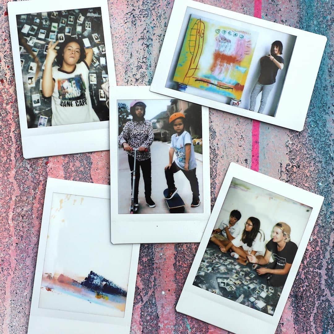 Fujifilm Instax North Americaのインスタグラム：「We are obsessed with @sevymarieart. Have you seen her episode of #instaxgivesquad yet? Sevy uses lots of things as inspiration and carries her instax with her so nothing⁠ escapes her. ⁠ ⁠ “Sevy will organize her instax photos in a grid next to her on the ground and look at them while she paints, seemingly drawing inspiration.”」
