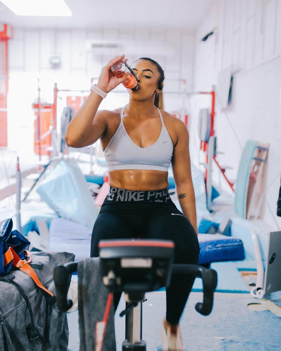 エリッサ・ダウニーさんのインスタグラム写真 - (エリッサ・ダウニーInstagram)「@wowhydrate protein water is my go to either during or post training 💪 Keeps me hydrated, gets my protein intake up plus with vitamins I need especially during this time! Try their drinks and let me know what you think! Get them at a discounted price and join me on WOW CLUB their new platform with everything you need to #PushIt To Be The Best including workouts, exclusive content giveaways and so much more - link is in their bio!」2月2日 23時08分 - elliedownie