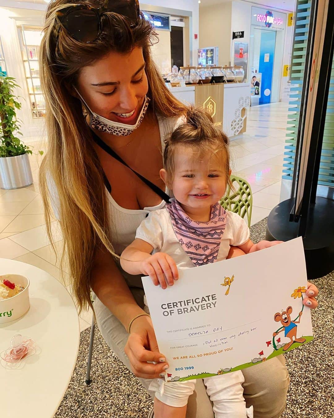 エイミー・ウィラートンのインスタグラム：「Well dare I say it we actually had a GOOD experience doing Demz immunisations today !! Very different to our previous horrible witnessing of our baby being jabbed repetitively - getting more upset each time ! There were 2 nurses that completed a jab at the same time , and then they split the four jabs into 2 sessions so that she would only have to go through it once -  all whilst distracting her with a bit of baby shark 🦈 absolute hero’s !!! Phew I was soooo worried , I think we parents need a certificate of bravery too 😂♥️♥️♥️」