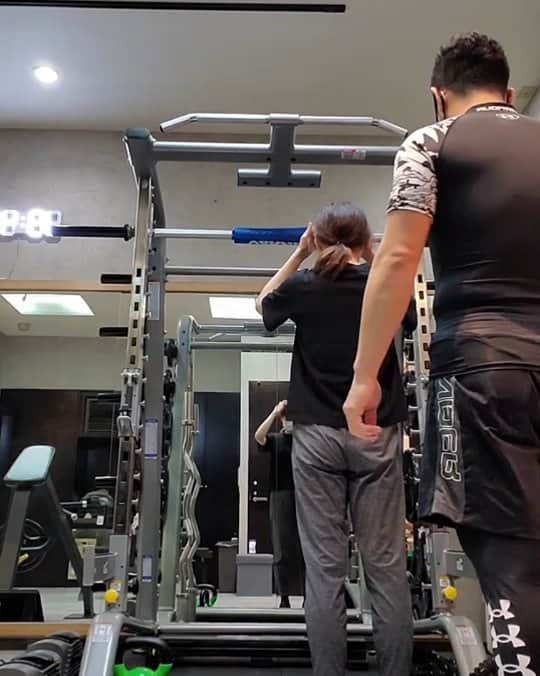 太田芳伸のインスタグラム：「今日、先程 パーソナルトレーナーデビューしました～✌️  初めてのお客様に少し緊張。  多分辿々しかったやろなぁ～😅  もし興味ある方は 一緒に身体改造計画しませんかー⁉️ 夏までにきれいな身体一緒に目指しましょう‼️  DM待っております～🎵」