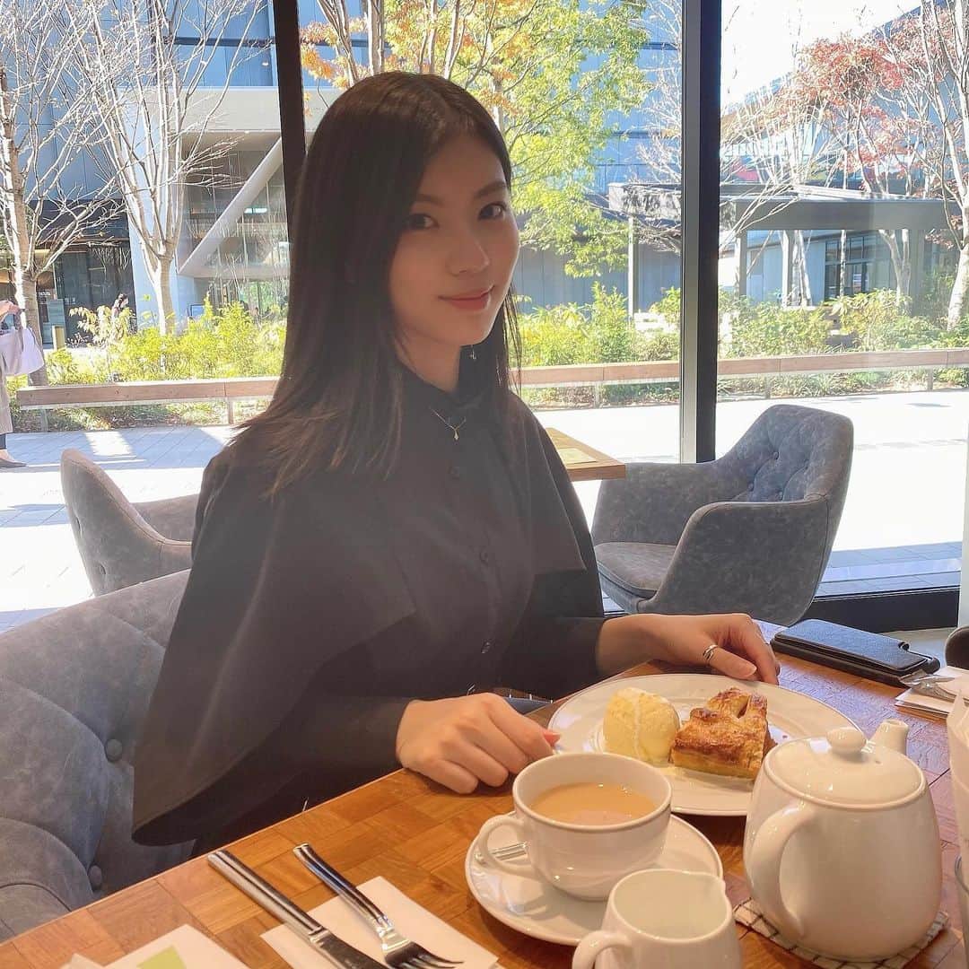 小林玲さんのインスタグラム写真 - (小林玲Instagram)「🍎﻿ ﻿ ﻿ ソラノホテルの帰りに﻿ 行ったケーキ屋さんの写真を♪﻿ ﻿ ﻿ ホットアップルパイに﻿ バニラアイスの組み合わせが﻿ 美味しすぎた🍨💭﻿ ﻿ ﻿ #立川カフェ﻿ #papermoon﻿ #cake ﻿ #cafe ﻿」2月2日 23時19分 - rei.kobayashi