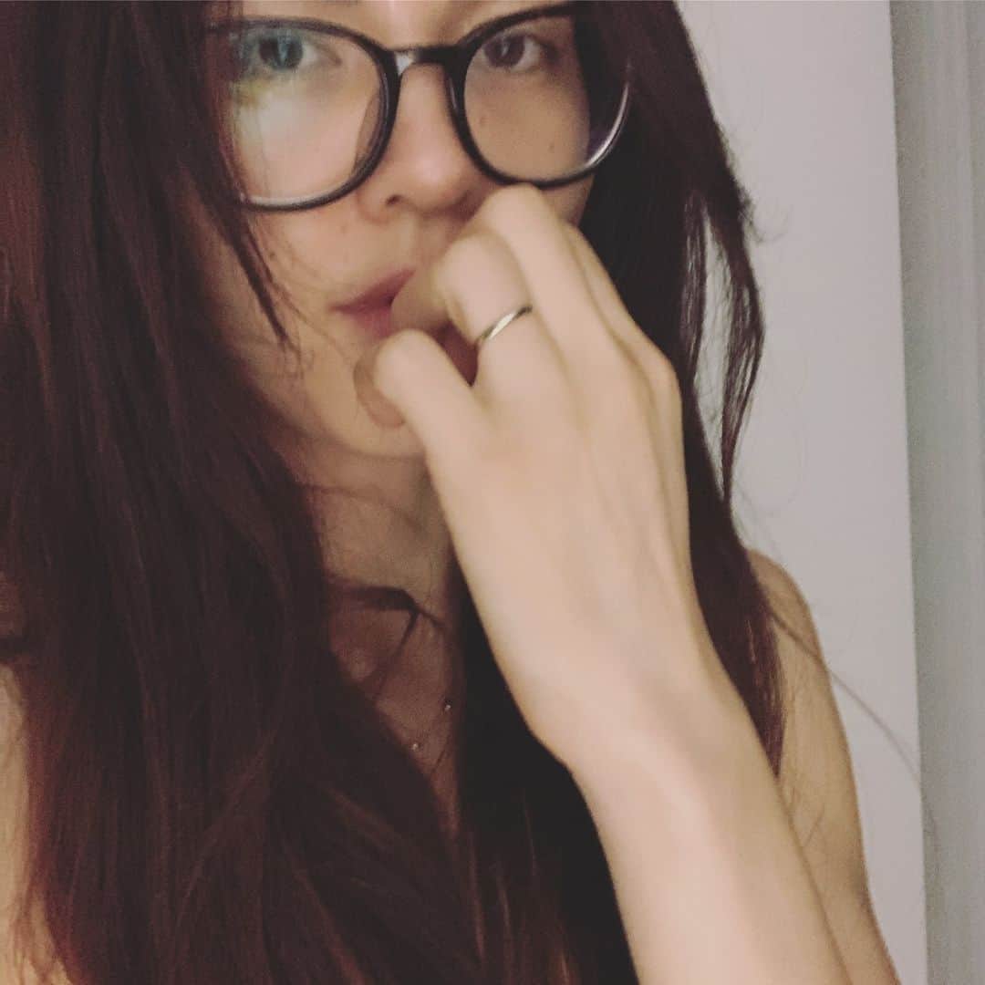 プリシラ・アーンのインスタグラム：「A lot of late nights...⁠ ⁠ I'm working on 2 music videos (who am I??) and releasing some new content in between.....and I started wondering what you're most interested in seeing?  New music? Live music? Personal shtuff? Music videos? Are you all about Reels now?  I would love to know what YOU are into these days.  Leave me a comment below or send me a DM if you want to share. 👂🏼👂🏼 (👈 these are my ears)」