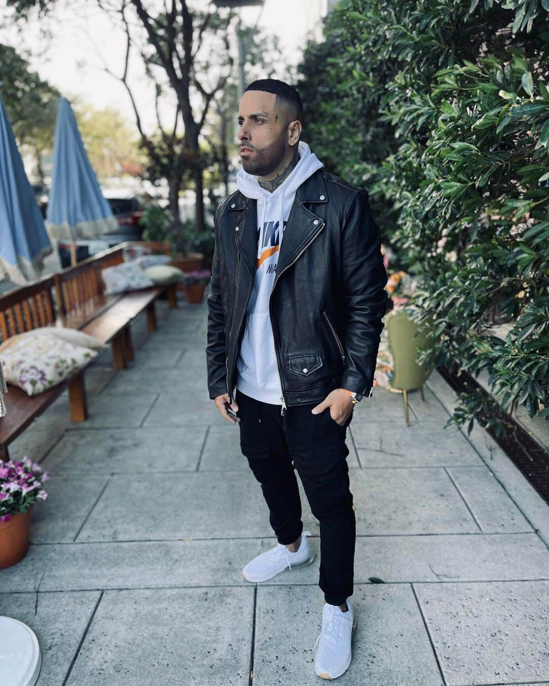 NICKY JAMさんのインスタグラム写真 - (NICKY JAMInstagram)「🐈‍⬛」2月2日 23時13分 - nickyjam