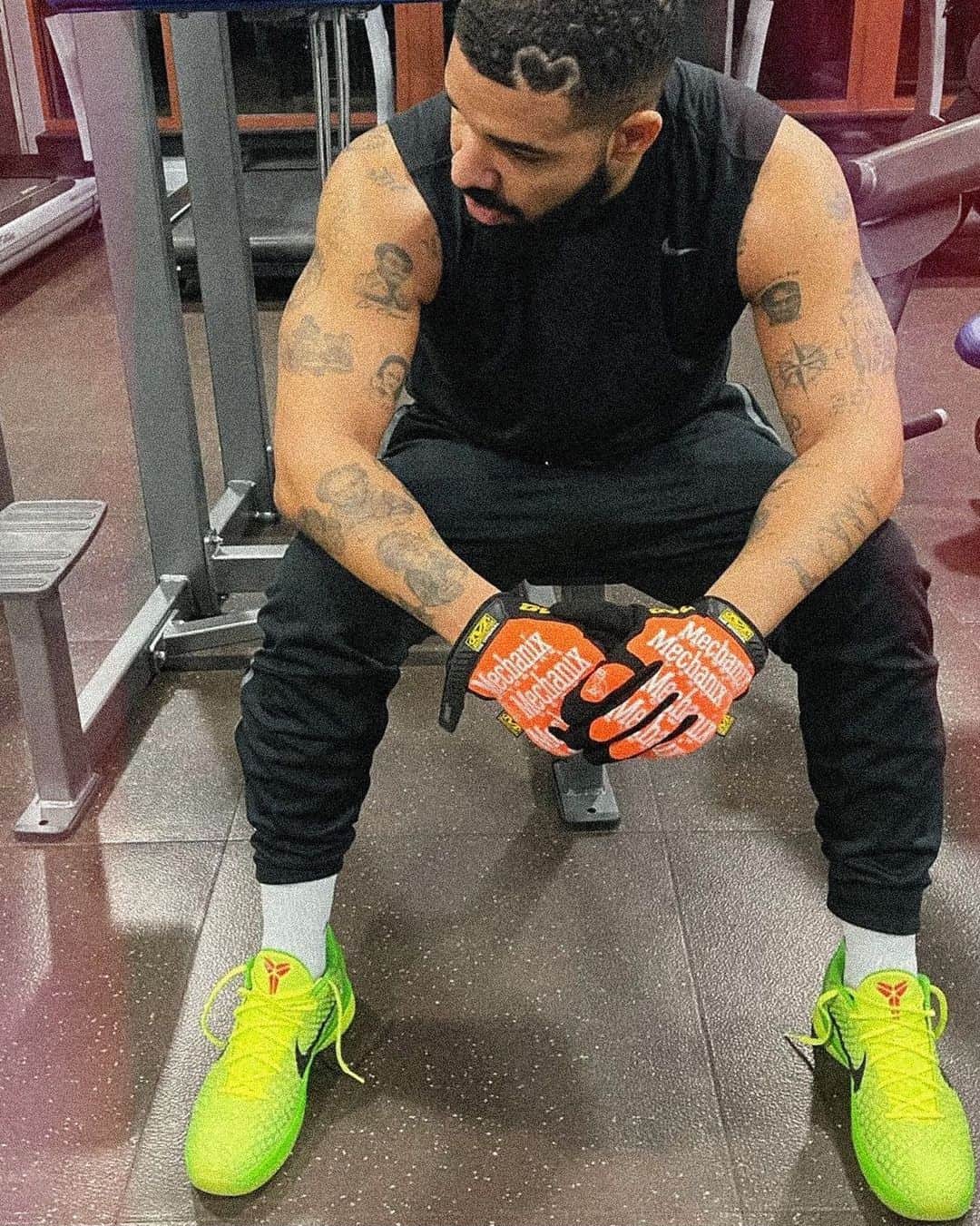shoes ????のインスタグラム：「Of course Drizzy Drake has a pair of the Kobe Grinch 6’s 😅 Are the sneakers or his tattoos the best part of this pic?🤣  #drake #sneakernews #sneakers #6god #nicekicks #kicksonfire #hypebeast #nike #yeezy #supreme #highsnobiety #brkicks #ovo #xxl #complex #complexsneakers #goat」