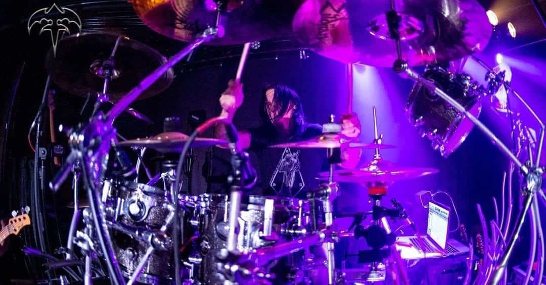 Queensrycheさんのインスタグラム写真 - (QueensrycheInstagram)「Casey at the Ace of Spades in Sacramento, California (photo credit Stephanie Cabral Photography) #queensryche #theverdicttour #california #caseygrillo #case #kickassdrummer #customdrumkit #lotus #mrsawbladeheaddesigns」2月2日 23時18分 - queensrycheofficial
