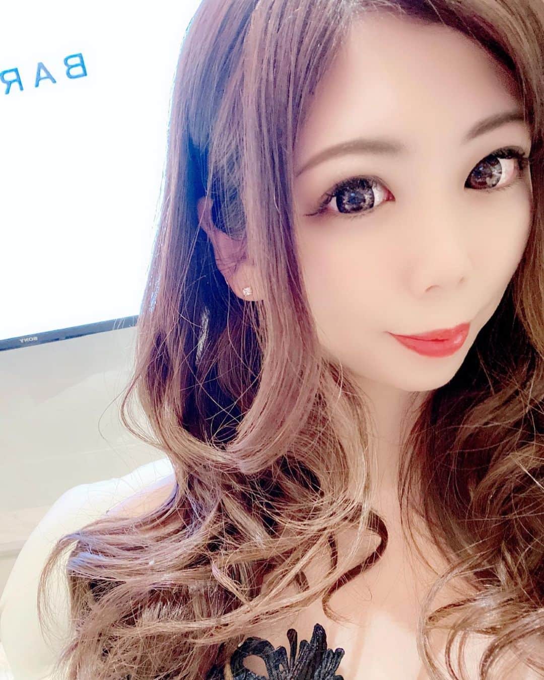 のインスタグラム：「今日は節分👹 恵方巻き食べれなかった😂  この前まきぽよリカちゃんももと行ったいちごパフェ美味しかったあ🤤💕  #バルセロナグループ #キャバ嬢 #キャバクラ #北海道 #札幌 #すすきの #美女 #美人 #美容 #可愛い #ニュークラブ #ホステス #ススキノ #ラウンジ #ガールズバー #飲み屋 #水商売 #呑み #キャバ #かわいい女の子 #さっぽろ #ニュークラ嬢 #ポケパラ #ナイツ #ニュークラ #ニュークラ嬢 #すすきのグルメ #札幌観光 #likefoflike #follow4follow」