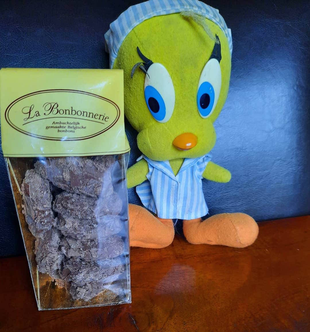 Little Yellow Birdさんのインスタグラム写真 - (Little Yellow BirdInstagram)「Who doesn't love a good chocolate truffle! #honeygroveteapartytuesday #littleyellowbird #tweety #tweetykweelapis #adventures #yellow #bird #tuesday #chocolate #truffle #chocolatetruffles #truffels #chocolade #sweet #sweettreat #sweettooth #bonbonnerie #stuffedanimalsofinstagram #plushiesofinstagram」2月2日 23時21分 - tweetykweelapis