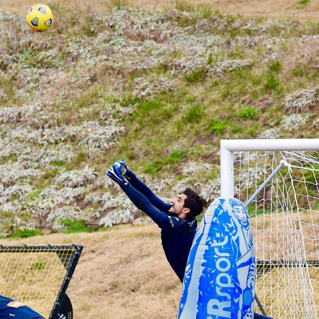 マッティア・ペリンさんのインスタグラム写真 - (マッティア・ペリンInstagram)「🛫⚽️🤛🏻」2月2日 23時46分 - mattiaperin