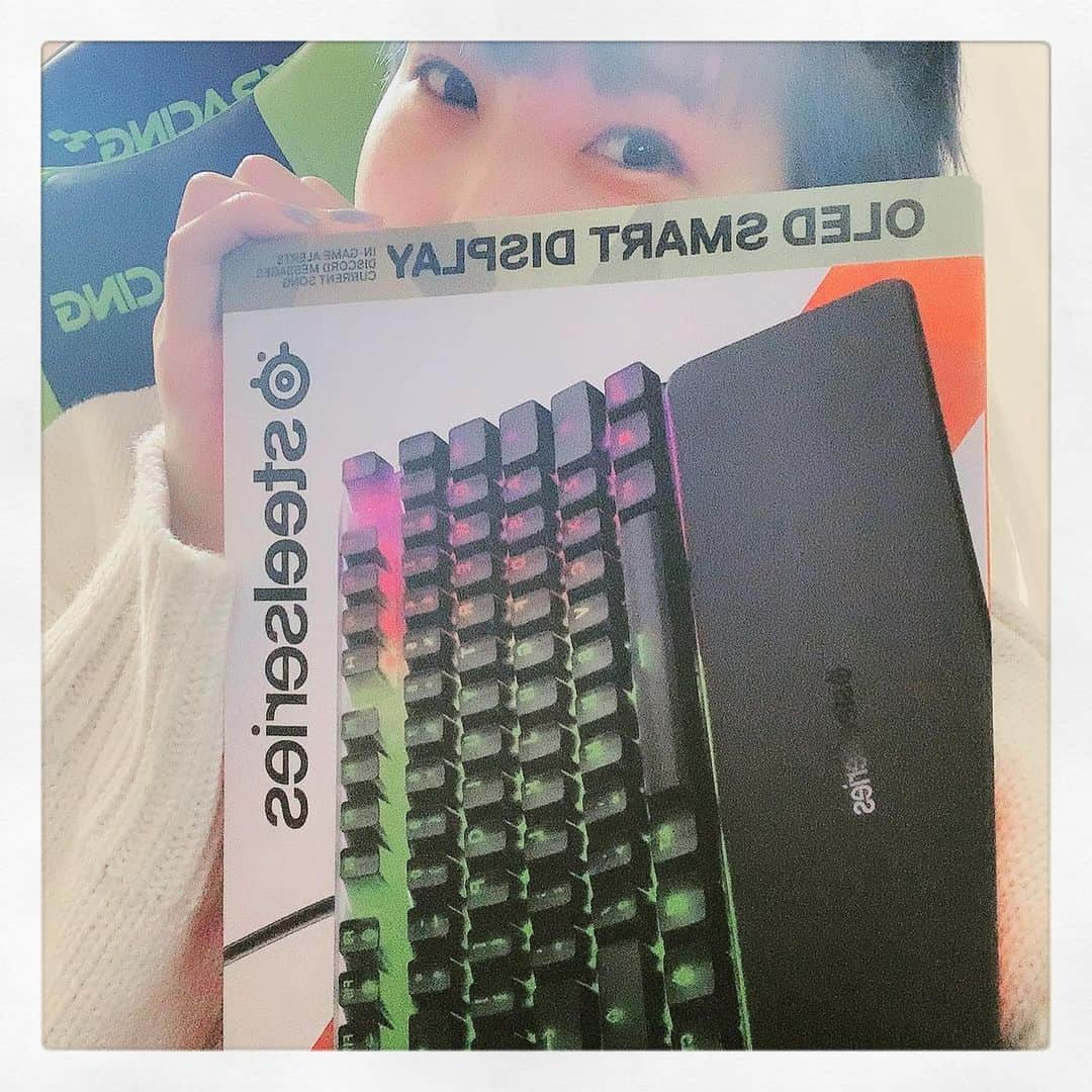 澁谷梓希さんのインスタグラム写真 - (澁谷梓希Instagram)「. #steelseries Apex Pro TKL . さっそく使ったですけども ゲームごとに設定変えられるの めちゃくちゃありがたいし よく焦ってWinキー押しちゃうから そこを無効化することができるのも神… . 打鍵時のアクチュエーションを キーそれぞれに設定できるのが魅力的 . あとは月末にマウス(PRO X)が届くのを 待つのみですな☺️！快適だーー！ . #gamergirl #apex #keyboard #mynewgear #apex_pro #japanese #japanesegirl」2月2日 23時40分 - azk_s811