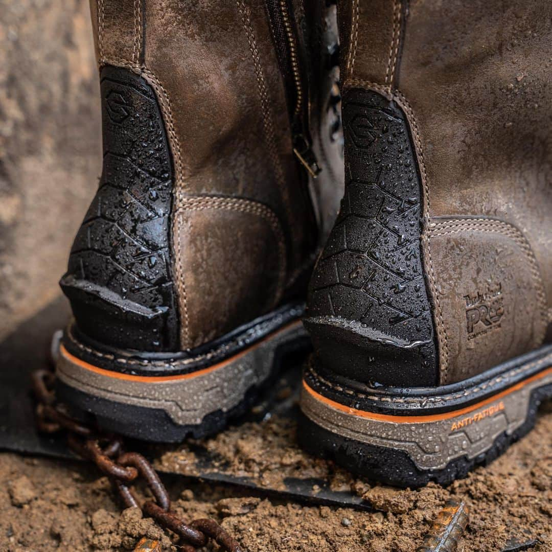 ティンバーランドさんのインスタグラム写真 - (ティンバーランドInstagram)「Dry is good. Dry and comfortable is even better. The @timberlandpro True Grit features ExoSpine™️ technology for lasting structure, durability and improved heel fit. #Timberland」2月2日 23時40分 - timberland