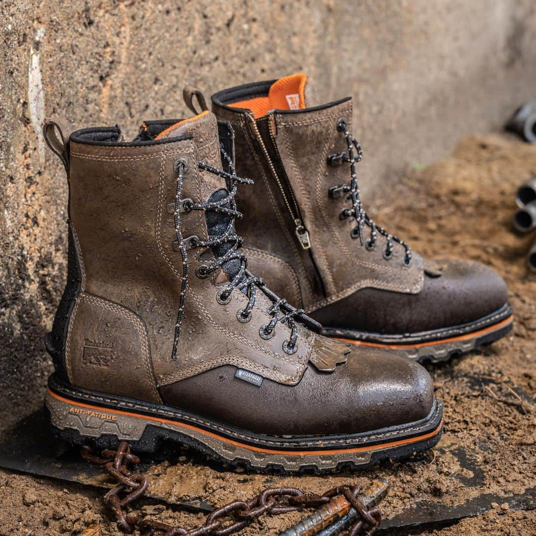 ティンバーランドさんのインスタグラム写真 - (ティンバーランドInstagram)「Dry is good. Dry and comfortable is even better. The @timberlandpro True Grit features ExoSpine™️ technology for lasting structure, durability and improved heel fit. #Timberland」2月2日 23時40分 - timberland