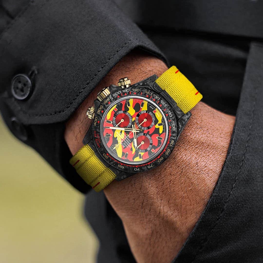 WATCHMANIAのインスタグラム：「The Daytona Military Yellow project by @diw_official is an opportunity to get an incredible bright custom timepiece. Crafted in high-end carbon fiber, it is limited to only 5 pieces. Are you lucky enough to get one?  #DiW #DiW_watch #DiWcustomwatches #customwatch #diwwatches #diwwatch #DesignaIndividualwatches #RolexDiW #customrolex #watchcollector #rolexwatch」
