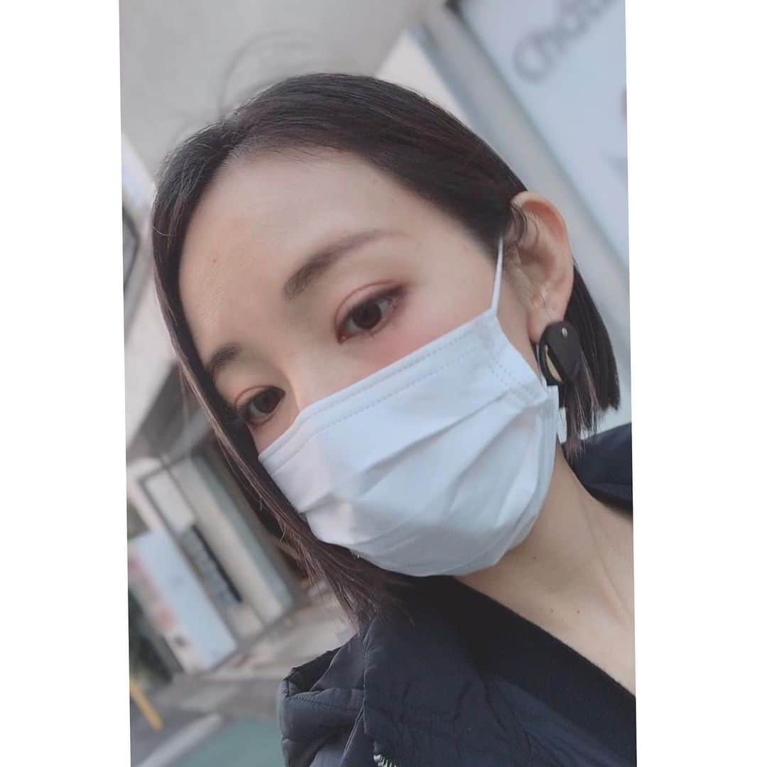 咲希あかねさんのインスタグラム写真 - (咲希あかねInstagram)「#newhair すっきりー😚  #lomalia #泉脇崇 さん 今回も素敵にして下さりありがとーーーー😊 本当にゴッドハンド✨ いつも通り『おまかせで』🤣笑 #全て任せる快感がたまらん  お茶目なイケメンパパ♡ 話してても楽しい♪  その人の髪質、雰囲気に合わせてカットカラーしてくれる😌 そしてそのまま綺麗に伸ばせるように#長持ちカット #長持ちカラー してくれちゃう✨何ヶ月も行かなくていいように。。。 普通の美容師さんだったら、逆に月1来てもらうようにするだろうに。 そんな泉脇さんの人柄が好き！ だから何年も通いますよ😋  #ロマリア #表参道 #美容室  #ハイライト #ローライト #ボブ #ショートボブ #hair #hairstyle #ヘアカラー #ヘアセット #haircut #haircolor  #大切な時に行ってほしい美容室」2月2日 23時44分 - akane_saki