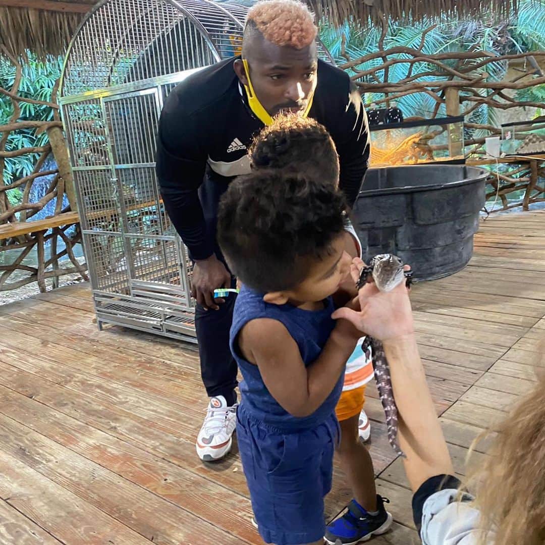 ヤシエル・プイグさんのインスタグラム写真 - (ヤシエル・プイグInstagram)「Thank you @mariowildlife for having my family and I at your amazing @swfmiami The hospitality was amazing! Also want to give a huge thanks to @karinasistine for giving us such great tour with my little crazy boys. Stay blessed and God bless you guys.」2月2日 23時55分 - yasielpuig